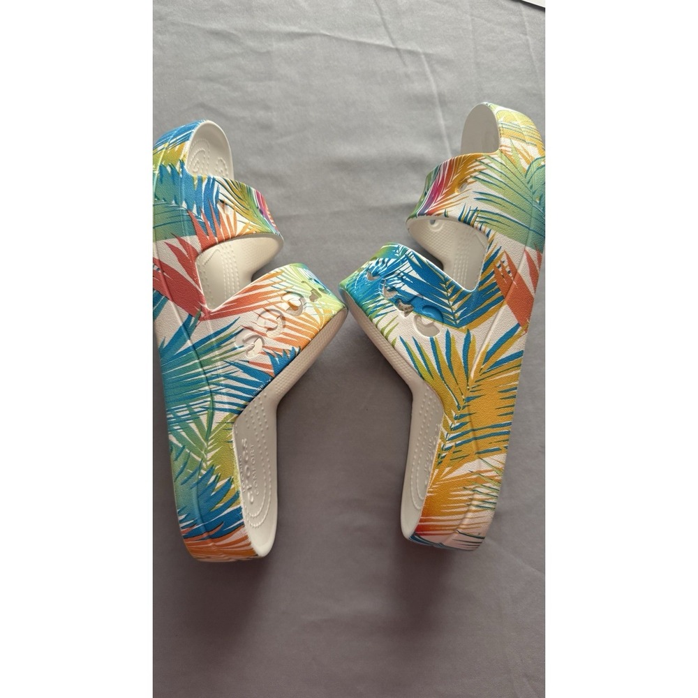 Crocs Women's Slide Sandal In Tropical Print Size 9 EUC - Picture 3 of 5